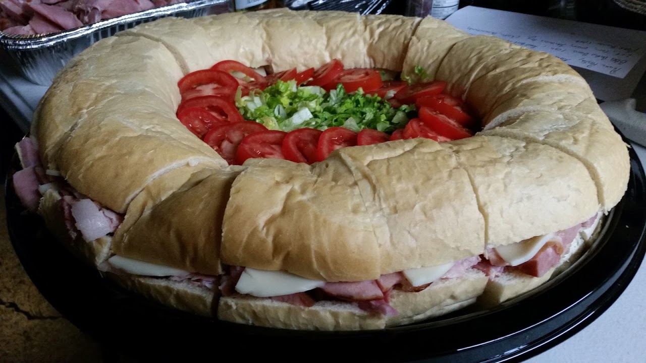 SANDWICH RING (ASSORTED MEATS AND CHEESES)